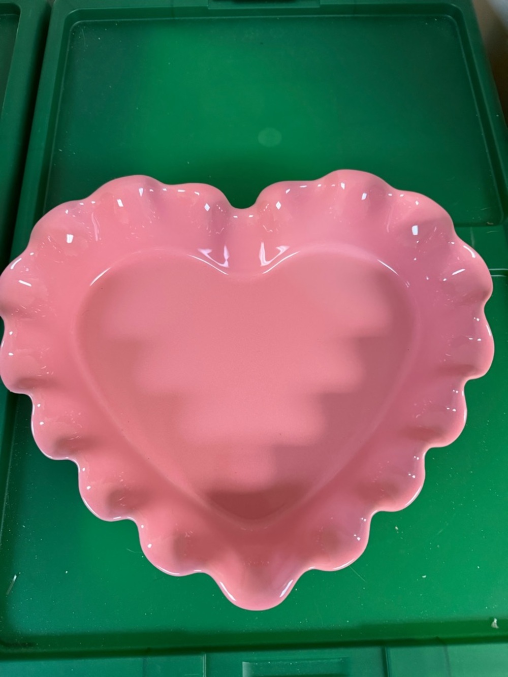 New Emile Henry Pink Ruffled Baking Dish